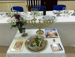 Una cena pasquale secondo la tradizione, dunque, quella che abbiamo celebrato il lunedì santo, con azzime, erbe amare, quattro. Osservatorio Sul Cammino Neocatecumenale Secondo Verita Come I Neocatecumenali Celebrano La Pasqua Ebraica