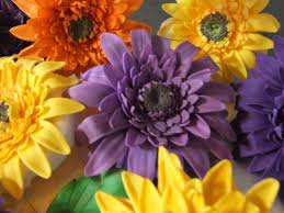 Gerbera Daisy Tutorial By Kellig On Cakecentral Com Cakes Tutorial Flower Frosting Foods Sugar Flowers Tutorial Fondant Flower Tutorial Gerbera Daisy