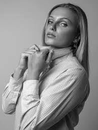 Gracias a Jaime William @perumira por darme la oportunidad de responder a  esta entrevista sobre mi carrera como modelo y agente artístico, es un  honor. 📃 Merci à Jaime William allias @perumira