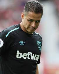 Little pea), which he wears on his shirt. Javier Hernandez