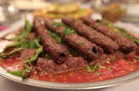 Halep kebabının lezzetinden kendinizi alamayacaksınız. Halep Isi Ezmeli Kebap Tarifi Damaktalezzet