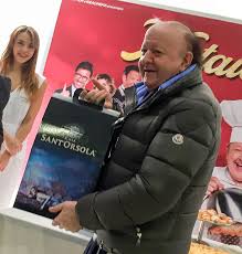 Da luino per il mondo. Dal 14 Dicembre In Tutte Le Sale Il Cinepanettone Si Veste Casa Sant Orsola Fratelli Martini