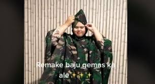 Tak hanya itu, karena ukurannya. Ngakak Ikut Tren Baju Gemas Buat Lebaran Wanita Ini Malah Pakai Jas Hujan