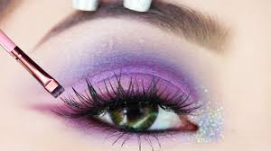 Explore the newest eyeliner looks, tips, trends & tutorials when you visit maybelline.com! How To Turn Any Eyeshadow Into Eyeliner Tutorial Diy Eyeliner Hack Youtube
