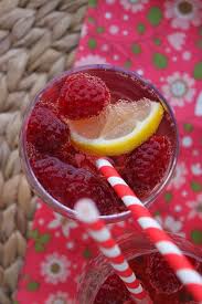 Sangria Petillante Aux Framboises Participation Au 120eme Numero Du Magazine Alternatives Vegetariennes La Cuisi Sangria Framboise Cocktail Sans Alcool