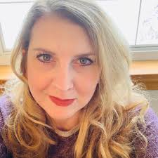 Sarah Lanning's Instagram, Twitter & Facebook