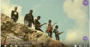 ** mengapa masih lagiku, berdiriku menunggu cintamu mengapa. Dunia Penuh Gosip Peminat Kecawa Dengan Official Video Muzik Sudah Ku Tahu Kumpulan Projector Band