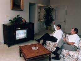 10's edgy weekly lifestyle show with amanda keller, dr chris brown english (us) · español · português (brasil) · français (france) · deutsch. Then And Now The Evolution Of The American Living Room