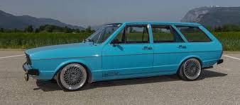 Dieser Vw Passat Von 1976 Bekam Ein Zweites Leben Spendiert Mit Golf Gti Herz Neulack In Der Originalfarbe Miamiblau Und Tiefe Vw Passat Volkswagen Polo Volkswagen