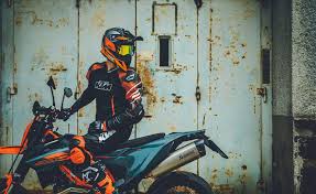 The revised chassis and styling are boosted by the latest 690 lc4 motor and an updated electronics package, so whether you express your. Motorrad Ktm 690 Smc R Baujahr 2021 0 Km Preis 11 390 00 Eur Aus Bayern