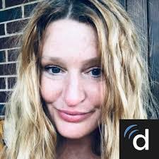 Lori Holt's Instagram, Twitter & Facebook