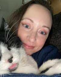 Depending on what treatment route you take, here are some tips on how to. Cat S Unusual Snuggling Pattern Alerted Its Owner That She Might Have Cancer Before She Got Diagnosed Bored Panda