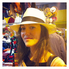 Camille Green is walking with: Un été avec la chanteuse De Laurentis