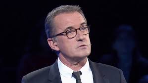 Christophe dechavanne intègre ensuite france inter où il rencontre jacques esnous, qui donne un petit coup d'accélérateur à sa carrière. Christophe Dechavanne Voila Pourquoi Ses Enfants Ne Portaient Pas Son Nom