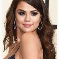 The hairdresser notes that this is great for those with troubled skin because the neutral tone prevents. The Most Flattering Brunette Hair Colors For Every Skin Tone Allure