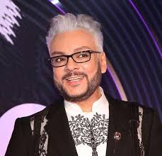 Филипп киркоров and maruv — komilfo (2021). Kirkorov Rasskazal Kak Otmetit Den Rozhdeniya Menya Budet Iskat Vsya Strana Azh Samomu Strashno Zvezdy Womanhit Ru