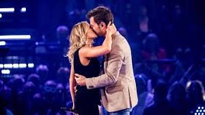 Helene is both funky and feminine with a layered cut and long side bangs. Helene Fischer Love Song For Flori But Then Sparked Thomas Seitel In Between