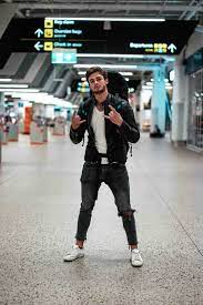 If you want an open ended international adventure with the ability to earn money along the way, a work & travel program is the best option. Der Flug Und Die Ankunft Am Anderen Ende Der Welt 2 Work And Travel Australia 2018 Fabian X Arnold