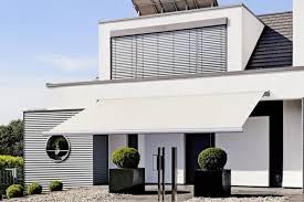 Markisen Pergolen Und Jalousien Um Sie Vor Der Sonne Zu Schutzen Terrassendach Aussenjalousien Terrassenmarkisen