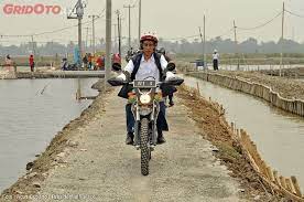 Scopri ricette, idee per la casa, consigli di stile e altre idee da provare. Ini Spesifikasi Lengkap Trail Tunggangan Jokowi Di Bekasi Kenapa Cocok Buat Presiden Gridoto Com