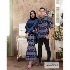 Sarimbit terbaru lagi kak, dengan motif dan model yg masih kekinian, dijamin bikin kaka jadi pusat perhatian kalau dipakai bersama pasangan. Inspirasi Baju Baju Couple Kondangan Kekinian 8 Inspirasi Kebaya Couple Dengan Hijab Buat Kondangan Jika Kamu Ingin Datang Ke Acara Semi Formal Toshiro Tanaka