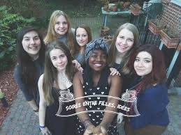 Les adultes s'y mettent aussi, des confiseries et des films suffiront. Soiree Entre Filles Idees Youtube