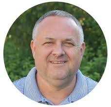 Jen Hutchison's Instagram, Twitter & Facebook