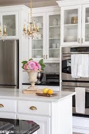 To bring out the toasty notes in maple wood consider a mild taupe rich mushroom or bamboo hue for the walls or fabrics. Wall Color Ideas Soft And Pretty Paint Colors For Your Home