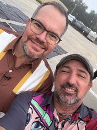 Former Buccaneers fullback Mike Alstott and the Mike Alstott Family  Foundation spent Sunday delivering full Thanksgiving meals to firefighters  at 31 stations across Pinellas County, making 26 stops along the way. More  below🔗⬇️