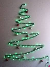 Kebiasaan memasang pohon natal sebagai dekorasi dimulai dari jerman. 20 Kreasi Pohon Natal Unik Yang Bisa Dibuat Tanpa Keluar Uang Mamikos Info
