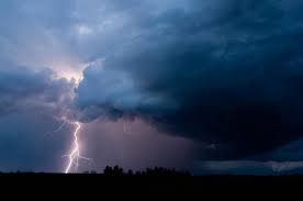 Les pluies torrentielles peuvent causer des crues. Veille D Orages Violents En Vigueur En Estrie Journal Le Guide De Cowansville