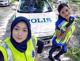 Ketua polis daerah tapah, superintendan wan azharuddin wan ismail berkata, dalam kejadian sekitar jam 11.30 malam, lelaki berusia 37 tahun itu dalam perjalanan dari bidor. Seremban Page Hak Anda Apabila Ditahan Polis Pdrm 1 Facebook