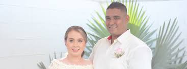 Ramona Acuña Valdez y Óscar Pérez Solorzano celebran su matrimonio civil