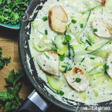 Zucchini Hahnchen Pfanne Essen Ohne Kohlenhydrate Rezept Essen Ohne Kohlenhydrate Low Carb Gerichte Hahnchen Pfanne