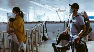 India cricket captain virat kohli and his wife, bollywood star anushka sharma, announced on monday the arrival of their first child. Anushka Sharma Spotted With Daughter Vamika See How Virat Kohli Aces His Daddy Duties Celebrities News India Tv