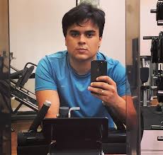 Zezé di camargo / compozitori: Filho Mais Novo De Zeze Di Camargo E Zilu E Socio Dos Pais E Cuida Do Financeiro Do Sertanejo Diz Jornal Estrelando
