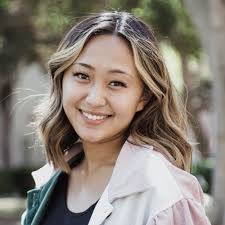 Sarah Neff's Instagram, Twitter & Facebook