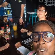 Hotel Life..... Notice how Ninja just ignores me cussing her during my  reviews 😜 Ship room review tomoro!! #ginashotelrooms #ginastravels  #hotellife...