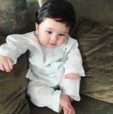 Daddy Saif Ali Khan Also Couldn T Make Up His Mind If His Son Taimur Ali Khan Looks More Like Him Taimur Ali Khan Kareena Kapoor Khan Taimur Ali Khan Pataudi