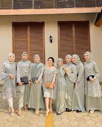 Kebaya Bridesmaid Kondangan On Instagram Temukan Inspirasi Style Kondangan Mu Hanya Di Ko Pakaian Pengiring Pengantin Gaun Pengantin Sederhana Pakaian Pesta