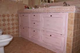 Ritornato a essere una soluzione per dare funzionalità e stile al alla fine del secolo scorso avere un bagno in muratura significava avere un bagno classico o rustico. Arredo Bagno Classico Mobili Su Misura A Firenze Lapi Arredamenti