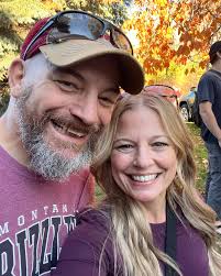 I see you! Through my favorite scissors, the Karen Kay Buckley Perfect  Scissors. #favoritescissors #fabricart #fiberary #textileart #fabricartist  #tallpoppystudios