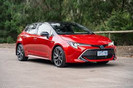Could someone provide me with the car widths including mirrors for the following models (2002 registration) as our garage door is rather narrow. 2021 Toyota Corolla Price And Specs Carexpert