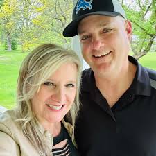 The hat and backpack really tie everything together here 🤪  #savannahbananas #bananaball #katyperry #funny #fbreels