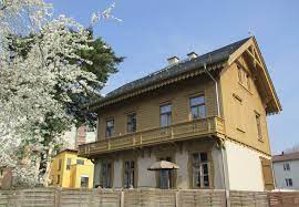 German leather museum and rumpenheim palace are also within 9 mi (15 km). Frankfurt Lese Hausen