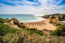 Yet another gorgeous beach located to the west of albufeira's old town. Praia Do Castelo 1 Guide To This Peaceful Beach In Albufeira