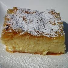 Le Galaktoboureko Ce Dessert Est Une Specialite Grecque Plus Facile A Preparer Qu A Prononcer Voir A Taper Correctement Et Ce Qui Desserts Food Fruit Desserts