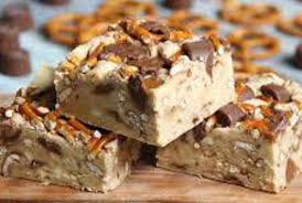 Recette Fudge Au Beurre D Arachide Caramel Et Pretzel Food Fudge Desserts