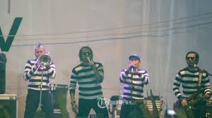 Kau mawar hitam harummu kepedihan. Chord Gitar Mawar Hitam Tipe X Harummu Kepedihan Kau Arungi Waktu Di Setiap Pelukan Halaman All Tribunnews Com Mobile