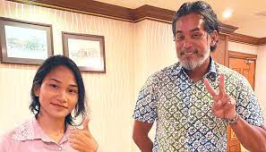 Khairy's late father, datuk jamaluddin abu bakar, was a senior official in the ministry of foreign affairs, retiring as the malaysian high commissioner to the united kingdom. After Zahidi S Formal Dewan Negara Apology Khairy Personally Apologises To Veveonah On Behalf Of Govt The True Net